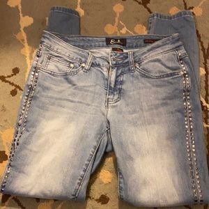 NWOT size 4 Earl studded jeans!
